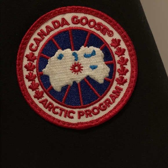 Men’s Canada goose coat - Picture 3 of 11